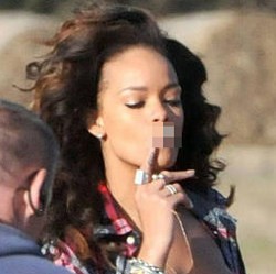 Cari Pacar & Berhenti Merokok, Resolusi Rihanna di 2012