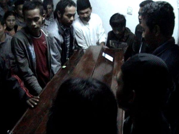 Korban Penembakan di Aceh Tiba di Rumah Duka