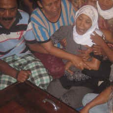 Hamil 9 Bulan, Istri Korban Penembakan di Aceh Ratapi Jasad Suami