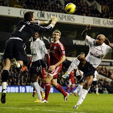 Defoe Menangkan Spurs