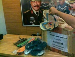 Dihadiahi 1.000 Sandal, Kapolri Tidak Tersinggung