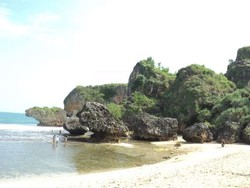 Panjat Tebing yang Berbeda di Pantai Siung