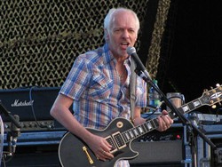 Peter Frampton Tuntut Label Rekaman atas Royalti Penjualan Digital