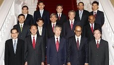 Gaji PM Singapura Dipotong 36%, Tetap Saja Tertinggi di Dunia!