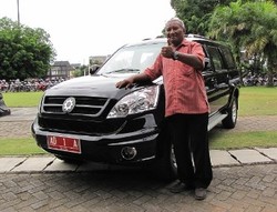 Asyiknya Jalan-jalan dengan Mobil Dinas Jokowi