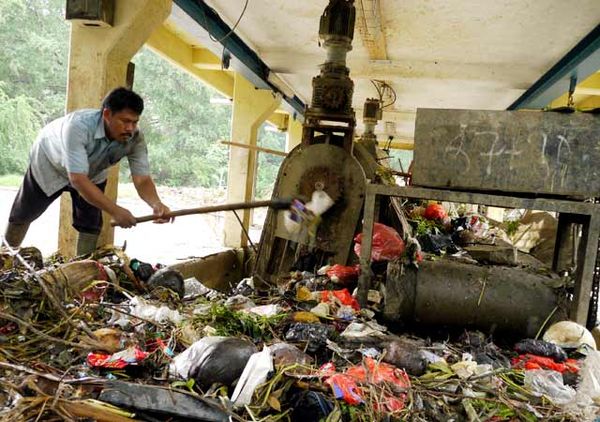 Sampah Musim Hujan Percepat Banjir