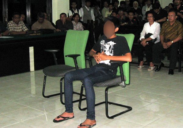 AAL Dinyatakan Bersalah AAL Dinyatakan Bersalah