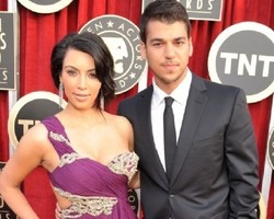 Adik Lelaki Kim Kardashian Rilis Kaus Kaki