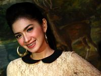 Angel Karamoy, Si Ibu Muda Cantik dan Seksi