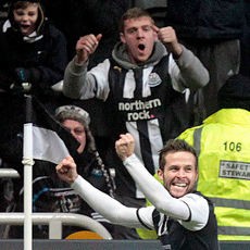 Newcastle Bungkam MU 3-0