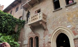 Amore! Jalan-jalan Romantis ke Rumah Sang Juliet di Italia