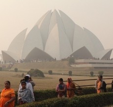 Serba Angka 9 di Lotus Temple, India
