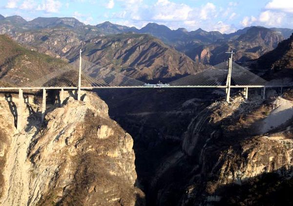 Jembatan Tertinggi di Dunia Diresmikan Jembatan Tertinggi di Dunia Diresmikan
