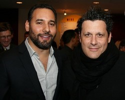 Desainer Isaac Mizrahi Nikahi Kekasih Prianya