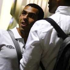 Tevez Lebih Condong ke Milan Ketimbang Inter