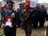 Pilot Pesawat TNI Naas Dimakamkan