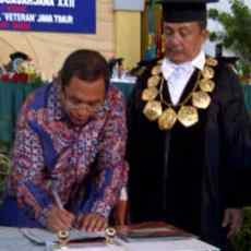 Karang Taruna dan Santri Digembleng IT di UPN Surabaya