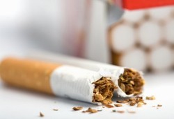 Rokok Bikin Jerawat Tumbuh Makin Subur