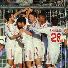 Ibra dan Boateng Jaga Milan Tetap di Puncak