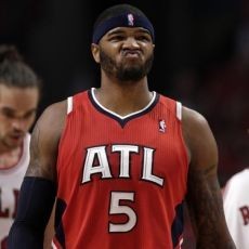 Hawks Hentikan Bulls