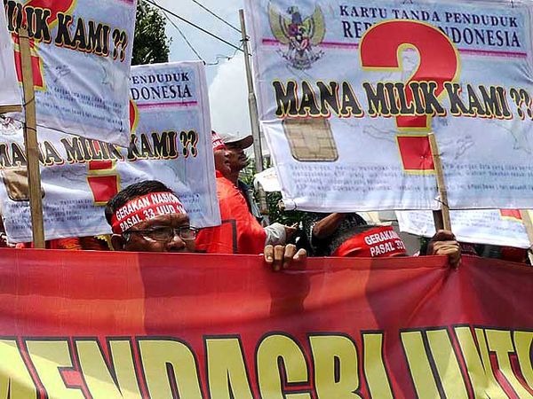 Warga Tanah Merah Tuntut e-KTP