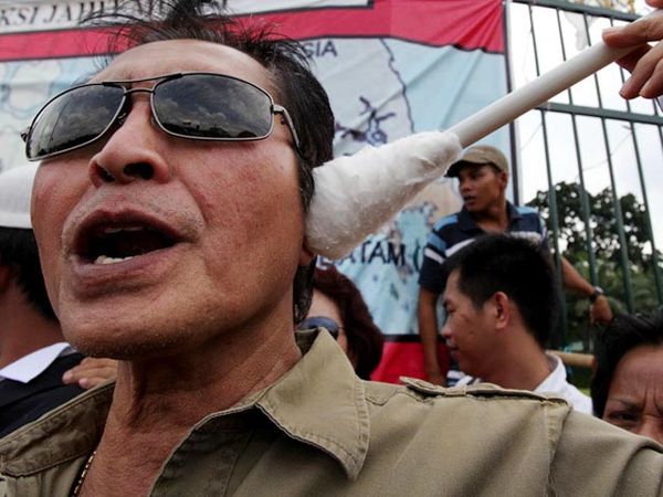 Korek Kuping Raksasa untuk SBY