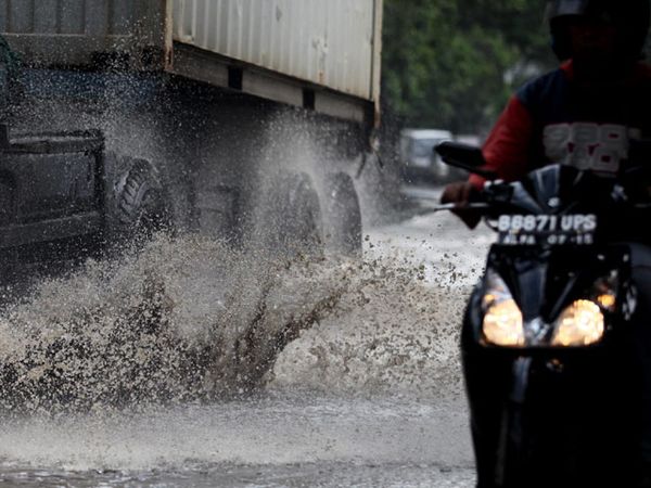 Rob Masih Ancam Pesisir Jakarta