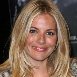 Sienna Miller Resmi Dilamar Pacar