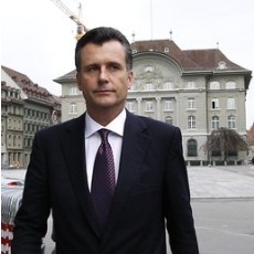 Istri Terlibat Skandal Valas, Gubernur Bank Sentral Swiss Mundur