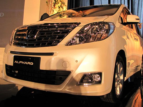 Alphard Makin Mewah