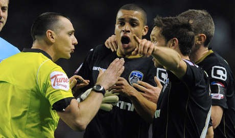 Fansnya Rasis, Liverpool Minta Maaf