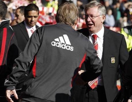 Sir Alex & Dalglish Harus Damaikan MU-Liverpool