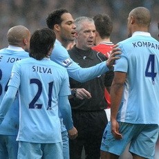 Sir Alex Nilai Kartu Merah Kompany Sudah Tepat