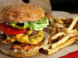 Makanan Berkalori Tinggi Bikin Otak Cepat Tua?