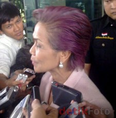 Usai Ditanya 3 Pertanyaan di KPK, Miranda Pulang Naik Rush