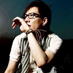 Tiba di Jakarta, Shin Min Chul T-Max Sapa Fans di Bandara