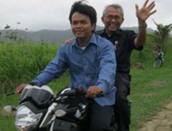 Kisah 3 Menteri Naik Motor di Kalbar, Tanpa Helm