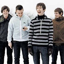 Arctic Monkeys Rilis Video Klip Black Treacle