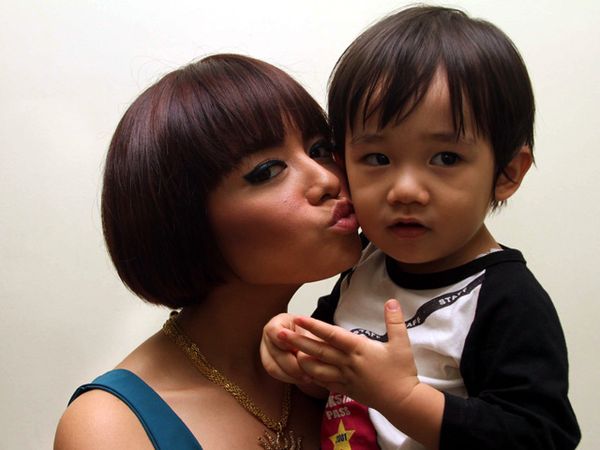 Tika T2 & Buah Hatinya