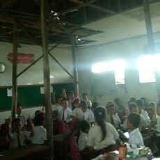 Ruang Kelas Ambruk, Siswa SDN di Mojokerto Gantian Belajar