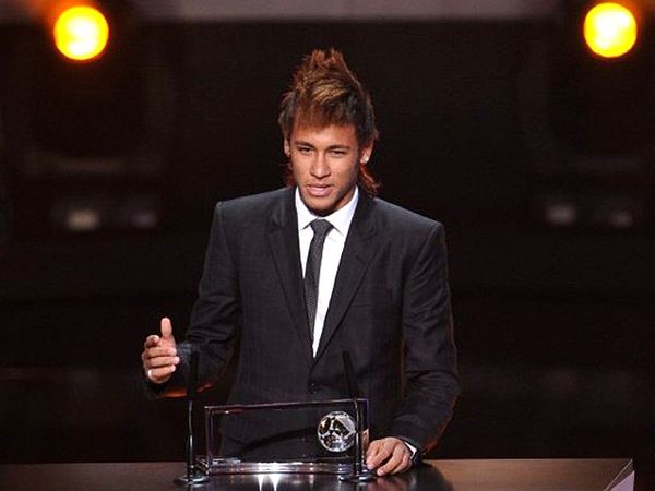 Neymar Pencetak Gol Terbaik 2011