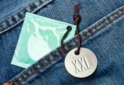 Pria Lebih Suka Beli Kondom Besar Walaupun Ukurannya Kegedean