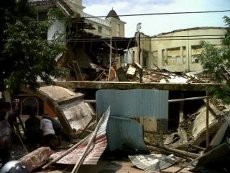 Bangunan Tua Eks Gedung Bioskop di Semarang Ambruk