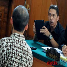 Charlie iPad Dituntut 6 Bulan Penjara