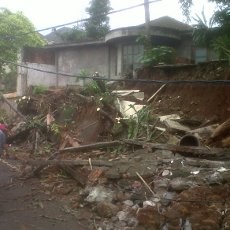 Pagar Rumah Hartati Murdaya di Menteng Ambruk