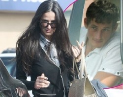 Demi Moore Punya Brondong Baru?
