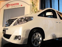 Toyota Alphard Obral Harga Sampai Rp 33 Juta