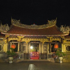 Larut Dalam Syahdu di Longshan Temple, Taipei
