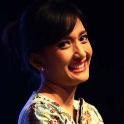 Artika Sari Devi & Baim Tak Butuh Pengasuh untuk Jaga Anak