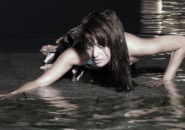 Ini Dia Pose Seksi Lawas Dewi Persik